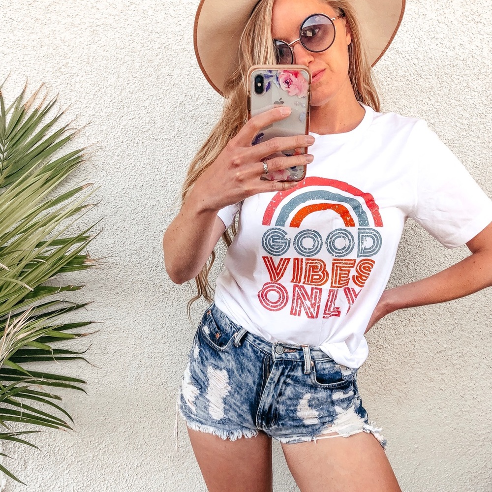 LAST ONE🌈✌🏻Good Vibes Only Colorful Graphic Tee - Picture 4 of 6